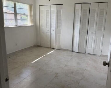 5848 Lincoln Street - Photo Thumbnail 4
