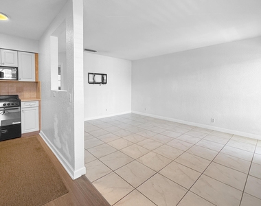 2607 Ne 8th Avenue - Photo Thumbnail 1