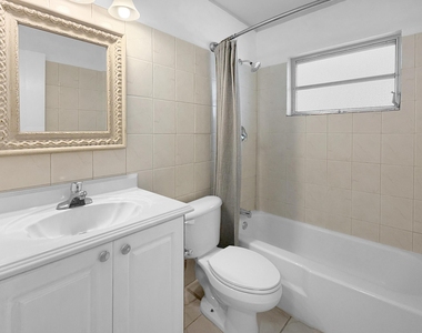2607 Ne 8th Avenue - Photo Thumbnail 8