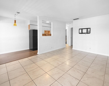2607 Ne 8th Avenue - Photo Thumbnail 5