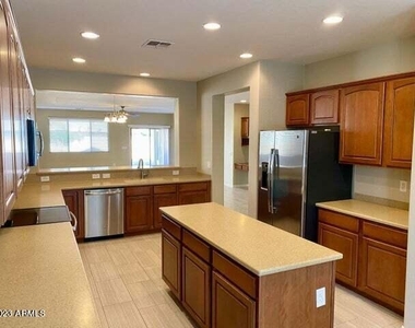 654 W Desert Mountain Drive - Photo Thumbnail 2