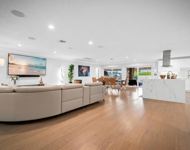 5841 Bayview Drive - Photo Thumbnail 10