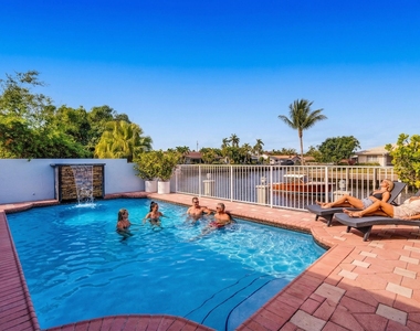 5841 Bayview Drive - Photo Thumbnail 48