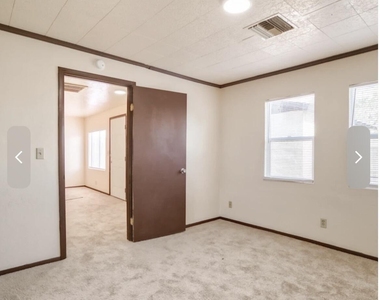 1005 N Center Avenue - Photo Thumbnail 2
