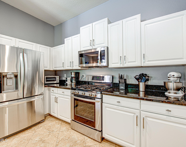 16449 N 103rd Place - Photo Thumbnail 9