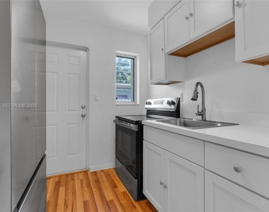 6340 Dawson Street - Photo Thumbnail 10