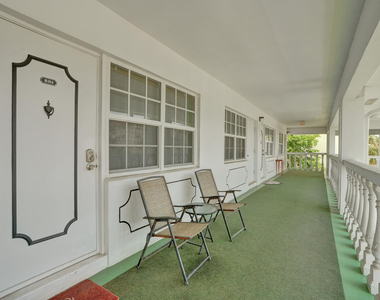 5203 Ne 24th Terrace - Photo Thumbnail 1