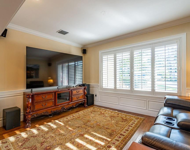 2317 Ne 28th Court - Photo Thumbnail 13