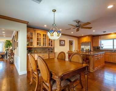 2317 Ne 28th Court - Photo Thumbnail 19
