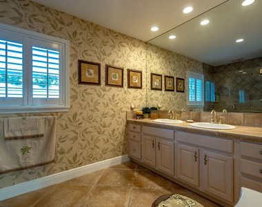 2317 Ne 28th Court - Photo Thumbnail 23