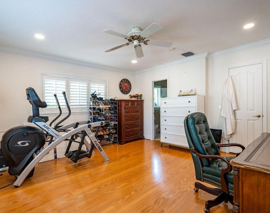 2317 Ne 28th Court - Photo Thumbnail 25