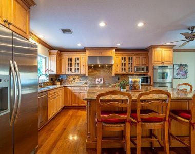 2317 Ne 28th Court - Photo Thumbnail 16