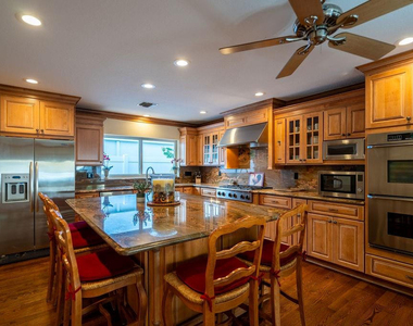 2317 Ne 28th Court - Photo Thumbnail 15