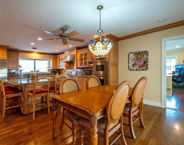 2317 Ne 28th Court - Photo Thumbnail 18