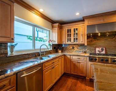 2317 Ne 28th Court - Photo Thumbnail 17