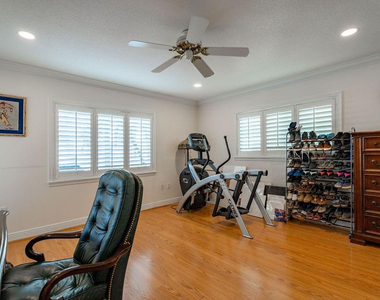 2317 Ne 28th Court - Photo Thumbnail 24