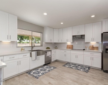 4614 S Kachina Drive - Photo Thumbnail 5