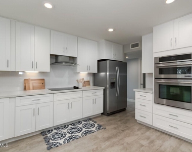 4614 S Kachina Drive - Photo Thumbnail 6