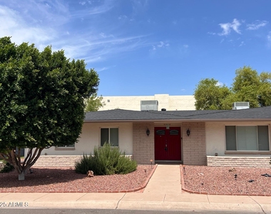 4614 S Kachina Drive - Photo Thumbnail 2