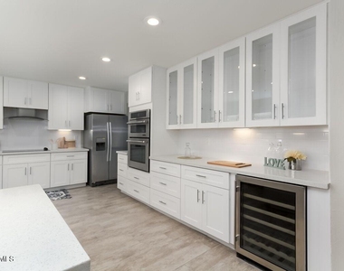 4614 S Kachina Drive - Photo Thumbnail 7