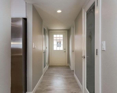 4614 S Kachina Drive - Photo Thumbnail 8
