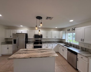18168 Horizon View Boulevard - Photo Thumbnail 10