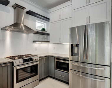 500 Ne Wavecrest Way - Photo Thumbnail 7