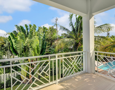 500 Ne Wavecrest Way - Photo Thumbnail 18
