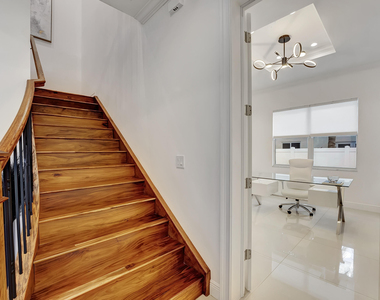 500 Ne Wavecrest Way - Photo Thumbnail 10