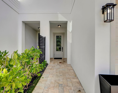500 Ne Wavecrest Way - Photo Thumbnail 1