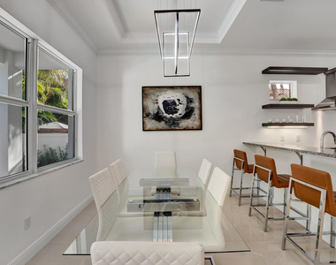 500 Ne Wavecrest Way - Photo Thumbnail 6