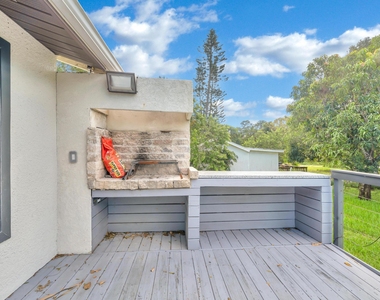 6320 86th Lane - Photo Thumbnail 5