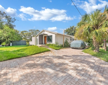 6320 86th Lane - Photo Thumbnail 27