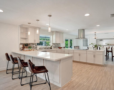 710 Nw 1st Avenue - Photo Thumbnail 4