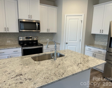5270 Brailey Circle - Photo Thumbnail 6