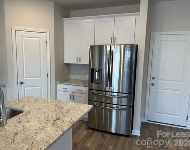 5270 Brailey Circle - Photo Thumbnail 4