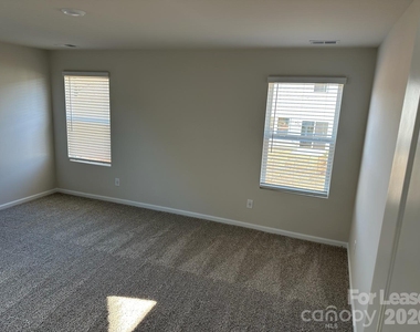 5270 Brailey Circle - Photo Thumbnail 18