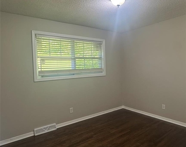 2701 Abelwood Road - Photo Thumbnail 8
