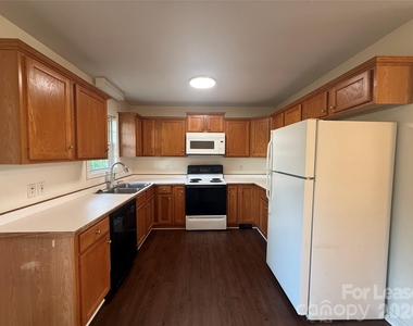 103 Kam Drive - Photo Thumbnail 8