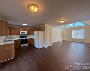 103 Kam Drive - Photo Thumbnail 5