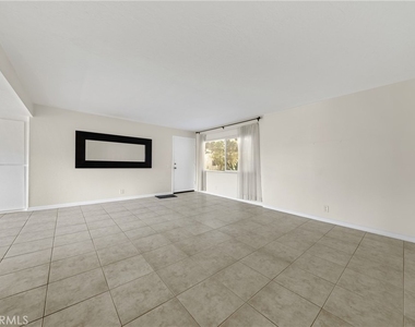 806 E 4th - Photo Thumbnail 2