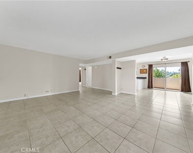 806 E 4th - Photo Thumbnail 4
