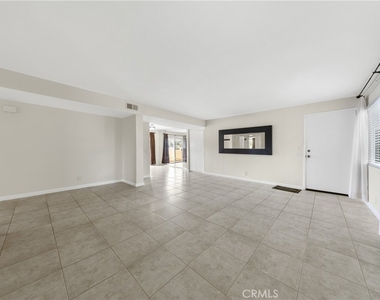 806 E 4th - Photo Thumbnail 1