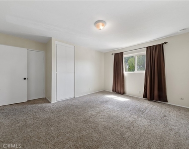 806 E 4th - Photo Thumbnail 18