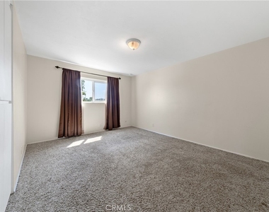 806 E 4th - Photo Thumbnail 17
