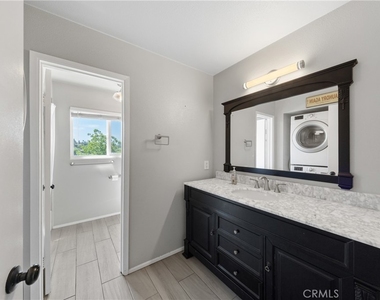 806 E 4th - Photo Thumbnail 19