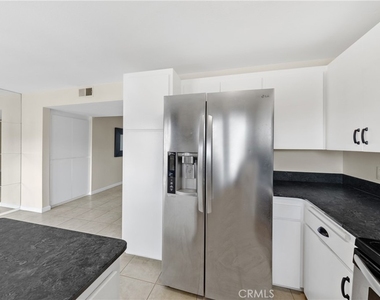 806 E 4th - Photo Thumbnail 11