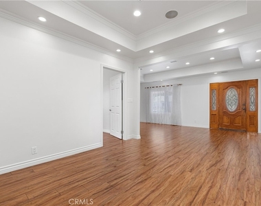 766 N Alexandria - Photo Thumbnail 17