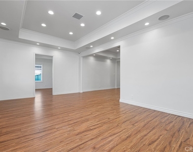766 N Alexandria - Photo Thumbnail 12