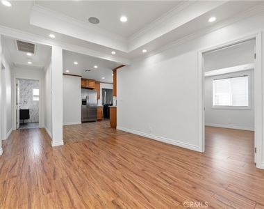 766 N Alexandria - Photo Thumbnail 18
